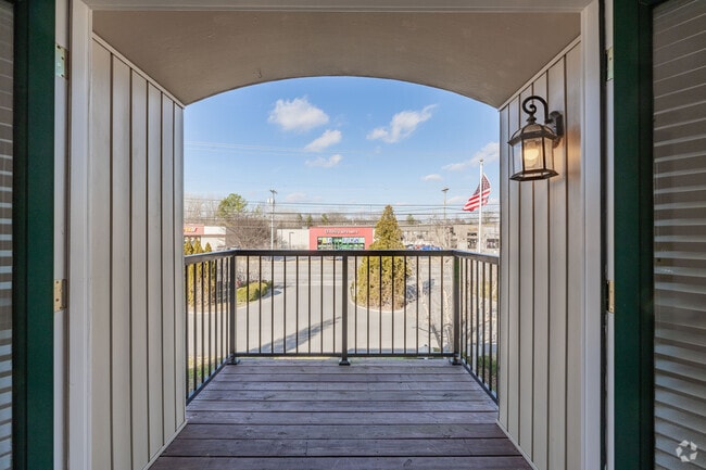 1BR, 1BA - 750SF - Balcony