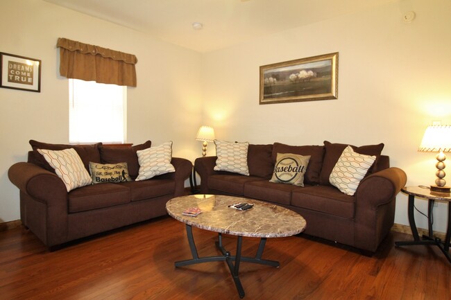 Students! Spacious, furnished2 bedroom apartment - 115 River St Apartments Unit 115R1