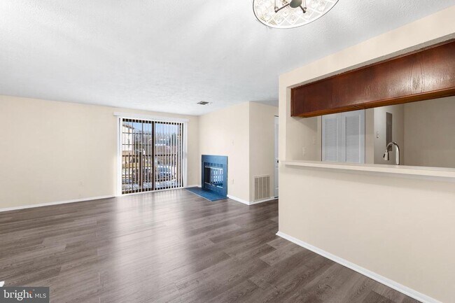 Photo - 26008 Brigadier Pl Unidad E