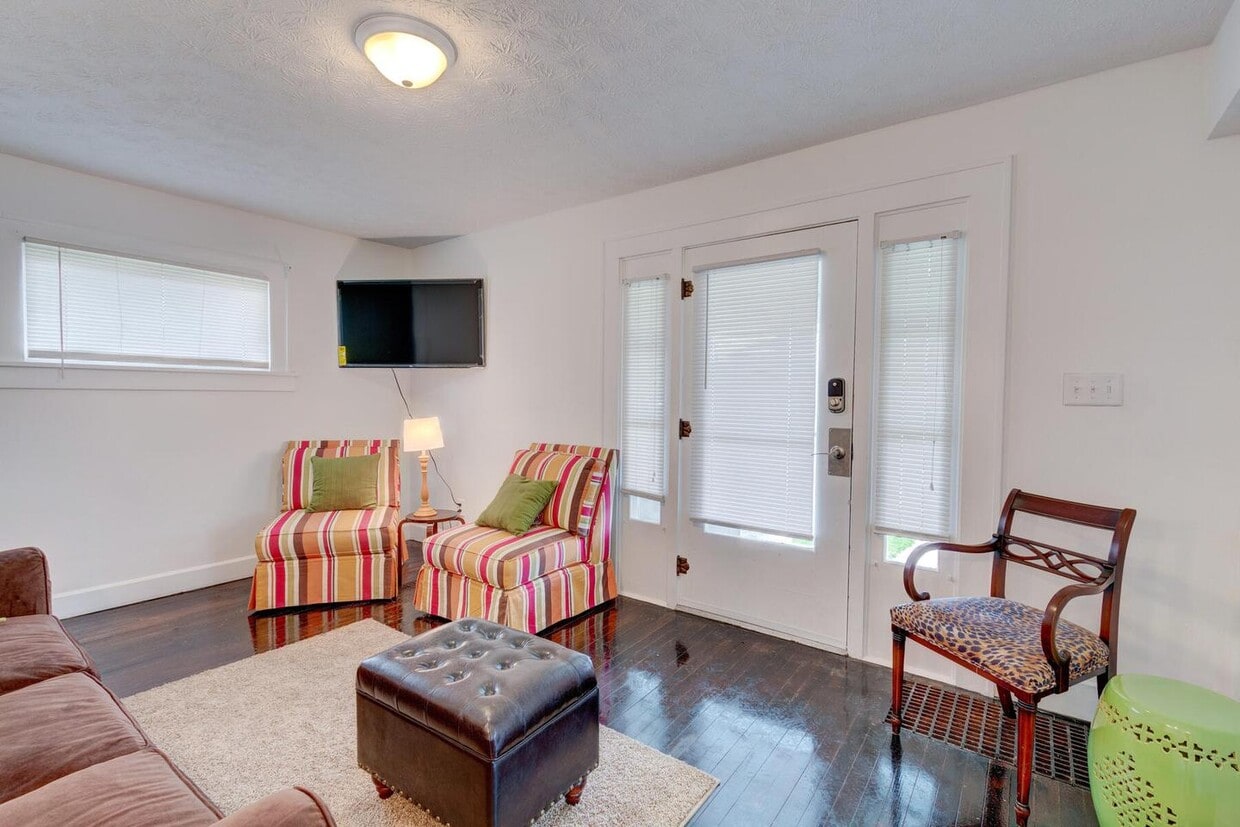 Photo - 701 W Hanna Ave
