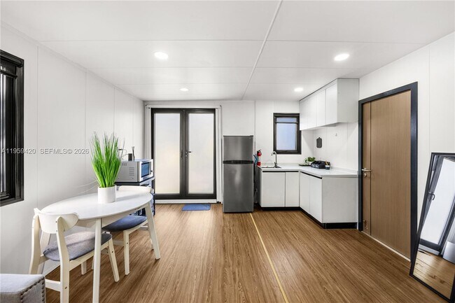 Photo - 5511 Woodland Ln