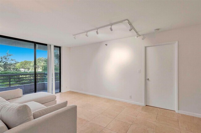 3300 NE 191st St Unit 202