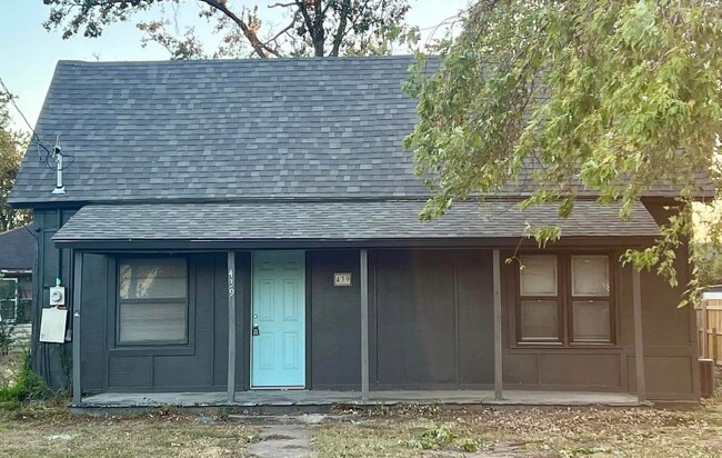 Building Photo - 439 E 1st St