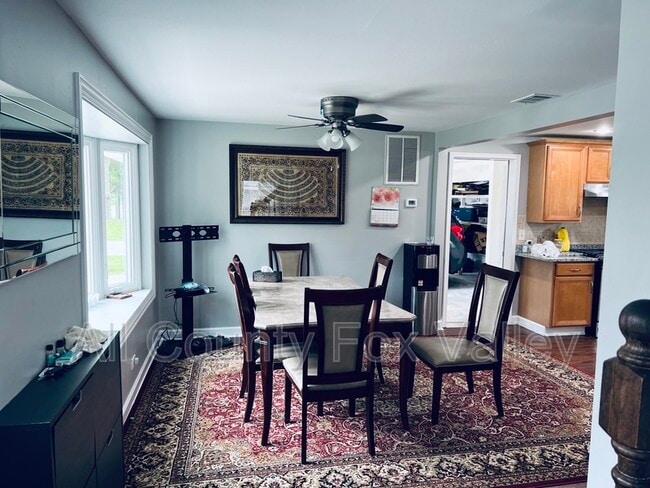 Photo - 1925 W Schaumburg Rd