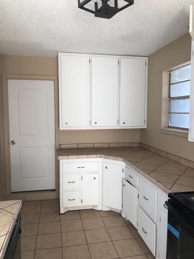Building Photo - 614 N Elkhart Ave Unit A Rental