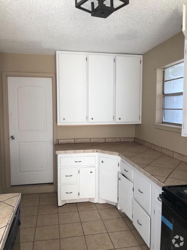 Building Photo - 614 N Elkhart Ave Unit A Rental