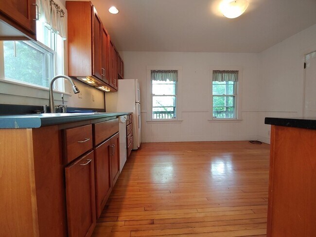 Photo - 76 Wenham St Unit 1