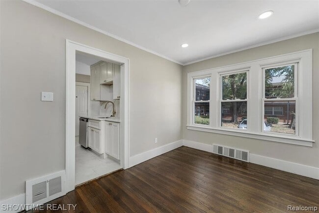 Photo - 292 W Marshall St