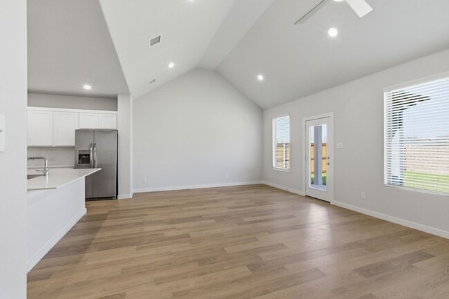 Photo - 637 Sierra Rdg