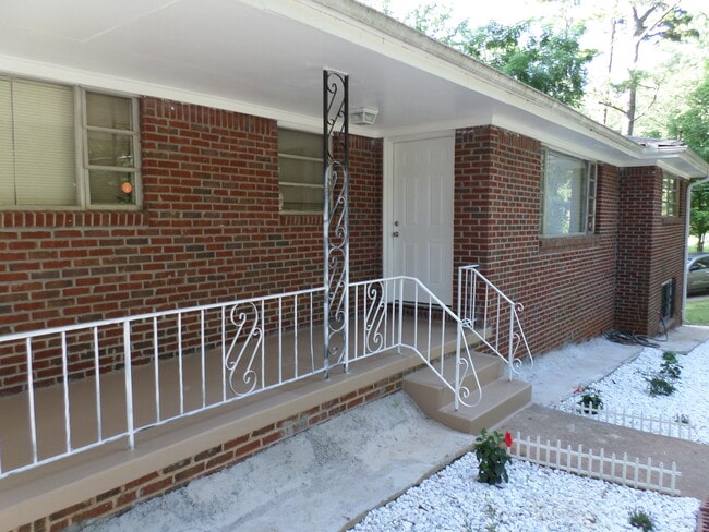Building Photo - 2297 Glendale Dr Rental