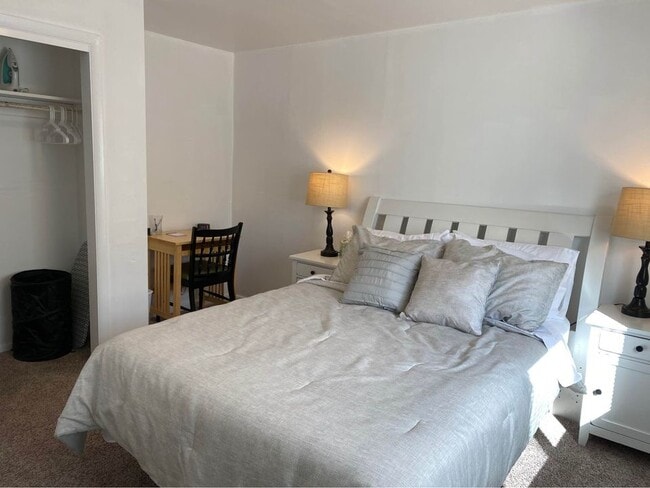 Building Photo - 534 N 6th Ave