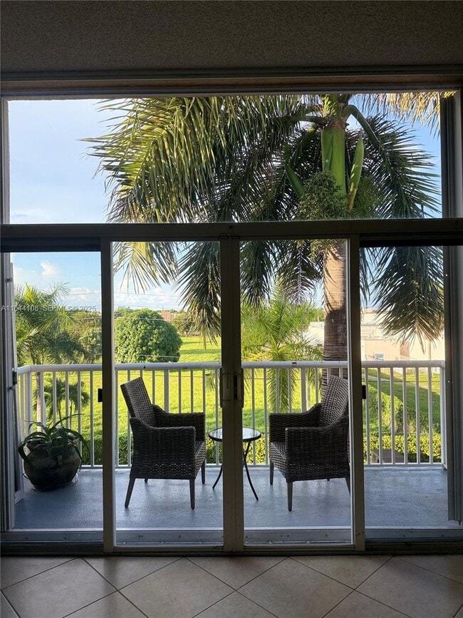 Building Photo - 1341 SE 3rd Ave Unit 405