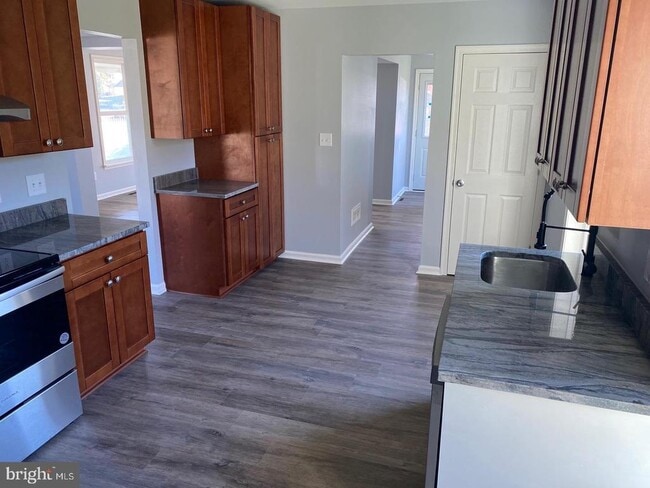 Building Photo - 2605 Maple Ave Rental