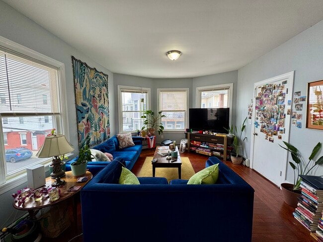 Building Photo - 30 Penn St Unit 2