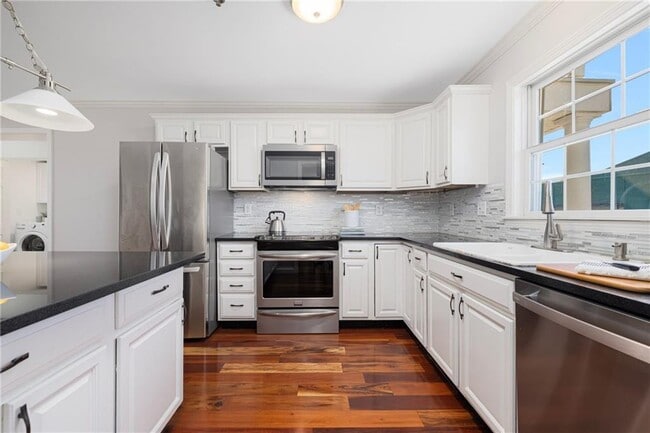 Photo - 231 Maple Ave