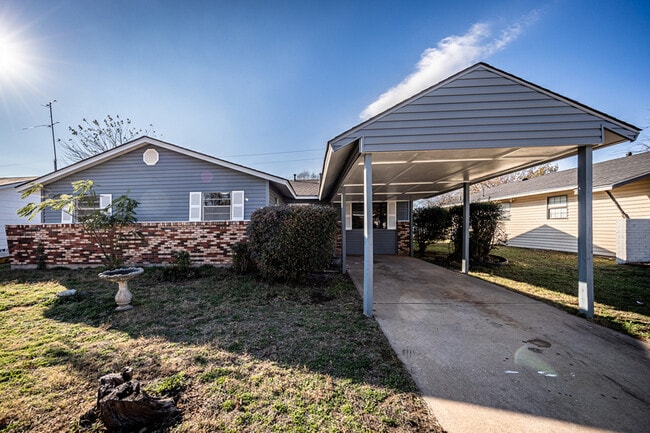 Photo - 911 SW 35th St