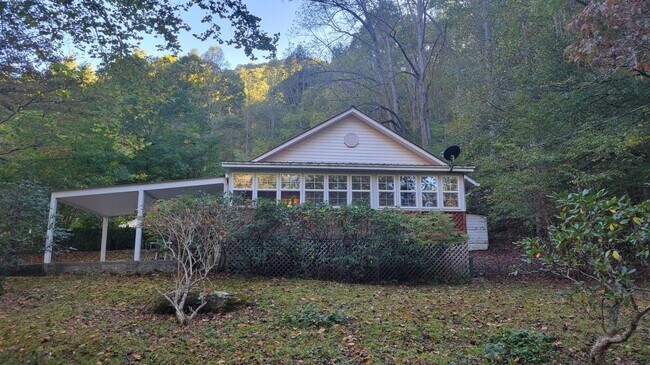 2 Bedroom 1 Bathroom house on Caney Fork - 2 Bedroom 1 Bathroom house on Caney Fork