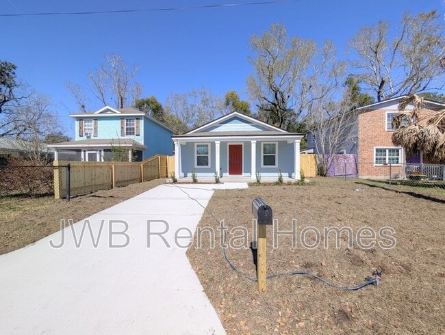 Photo - 2153 Woodside St