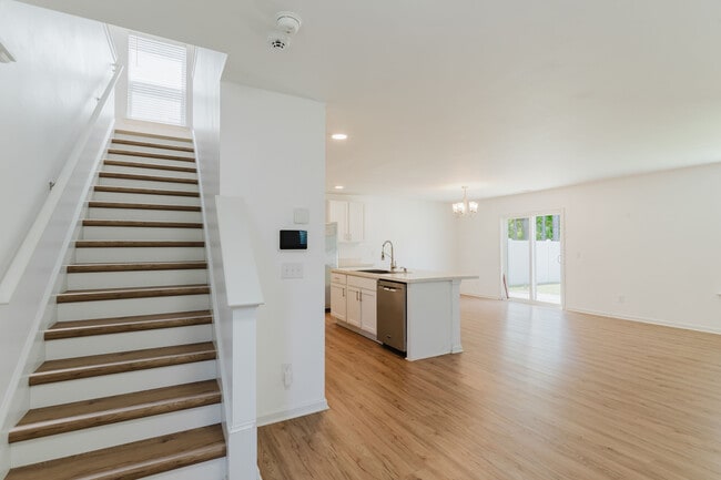 Photo - 204 Mascot Ct