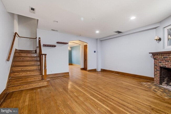 Building Photo - 223 Ingraham St NW