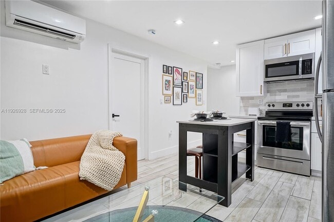 Photo - 1720 SW 11th St Unit 2