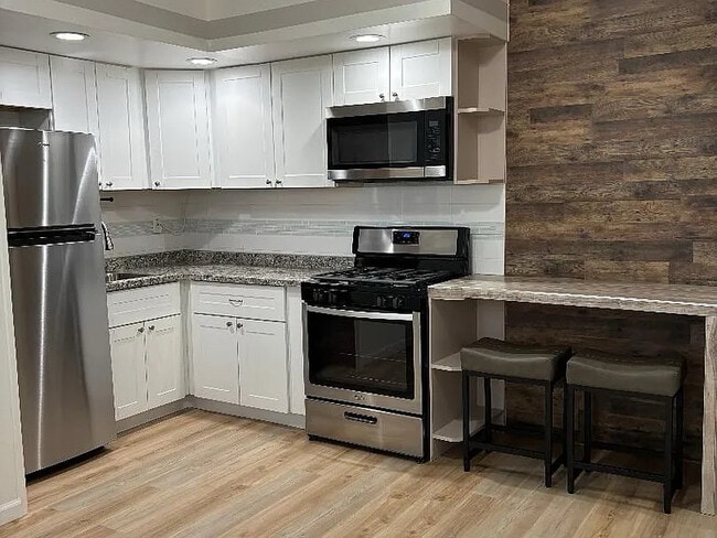 Building Photo - 5-7 Royalton Pl Unit 37 Rental
