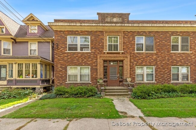 Photo - 301 W Dutton St