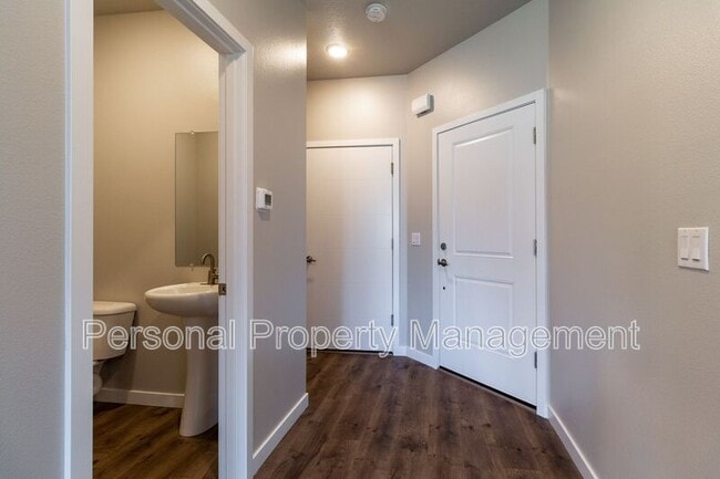 Photo - 8715 NE 43rd Pl