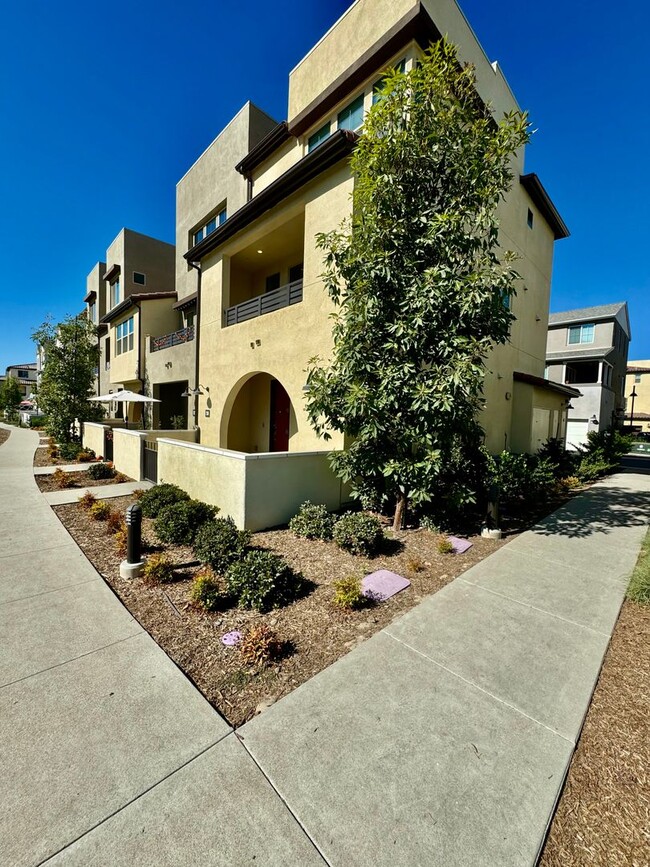 Beautiful 3 bedroom newer Townhome in hear... - Beautiful 3 bedroom newer Townhome in hear...