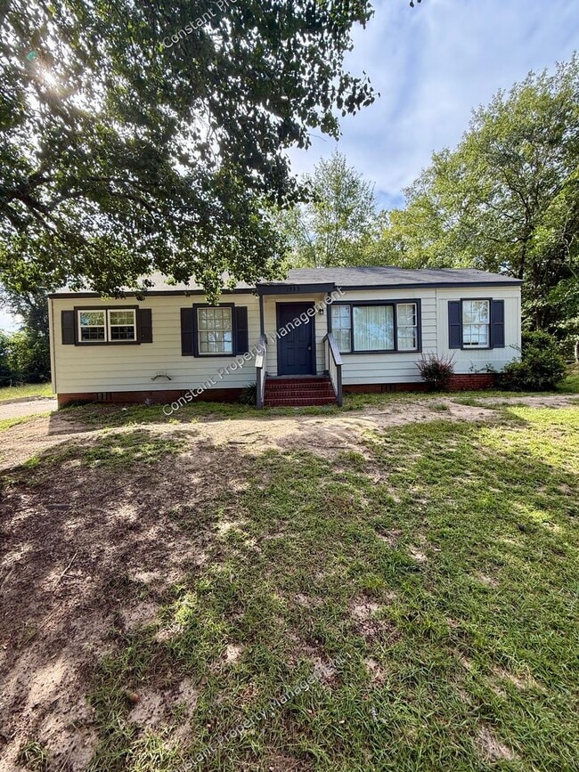 Building Photo - Elegant Engle