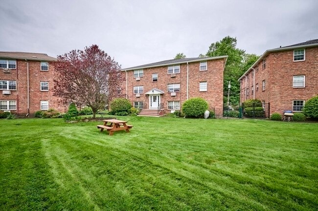 Building Photo - 3 Colonial Village Dr Unit 10 Rental
