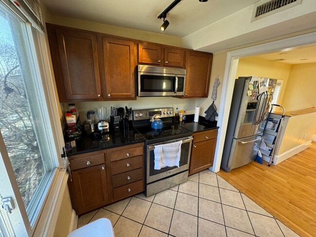 Photo - 208 Holland St Unit 2