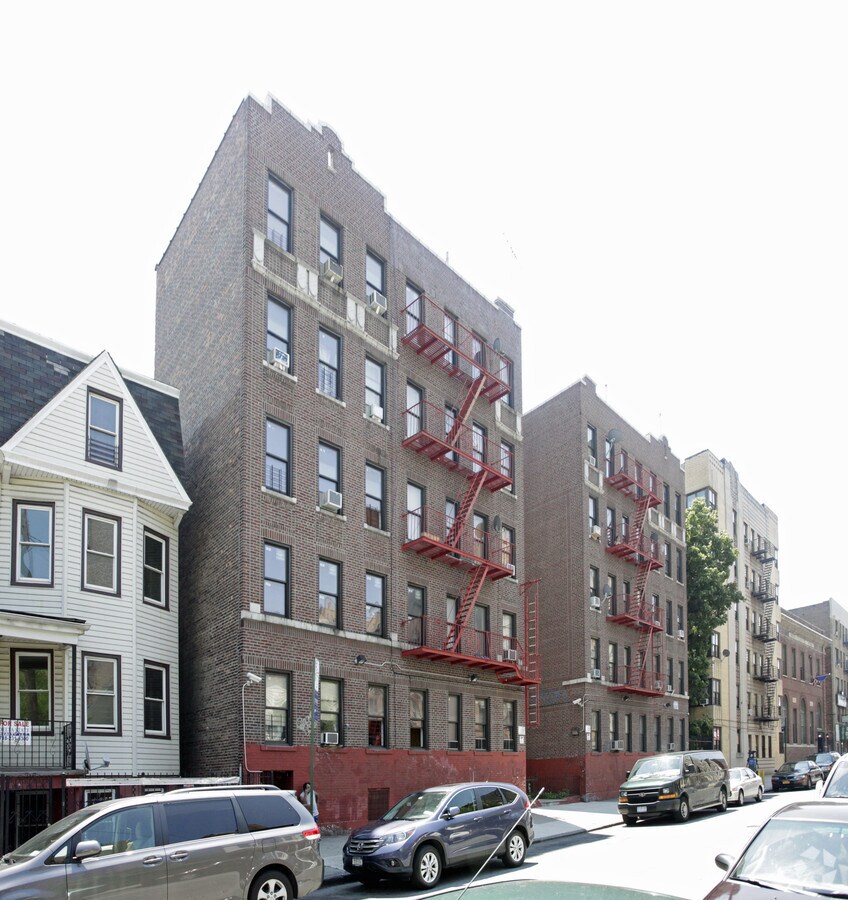 Photo - 2566 Bainbridge Ave