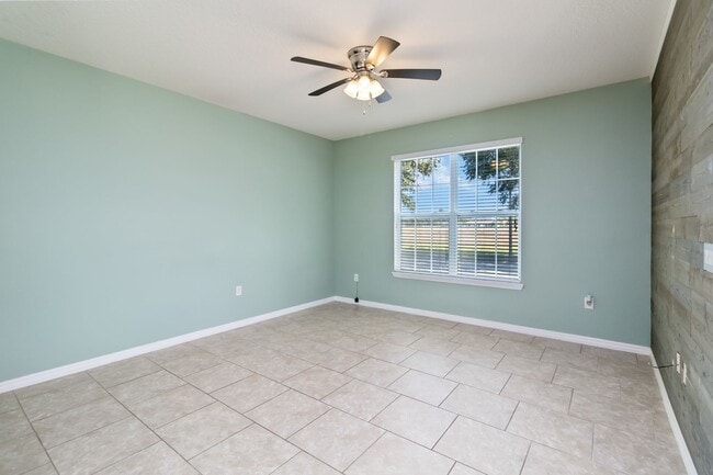 Photo - Beautiful 4/2.5 Townhome For Rent in Harmony