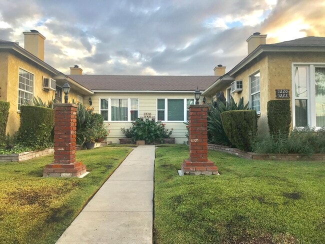 Building Photo - 1216 W Victory Blvd