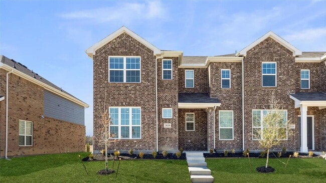 Building Photo - Ready to lease 3 Beds, 2.5 baths Townhome in the Community of Cloverleaf Crossing in Mesquite, TX.