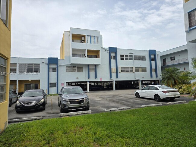 1555 W 44th Pl Unit 235