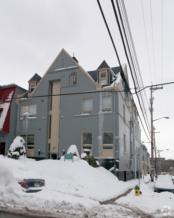 Photo - 300 Meyran Ave Apartments