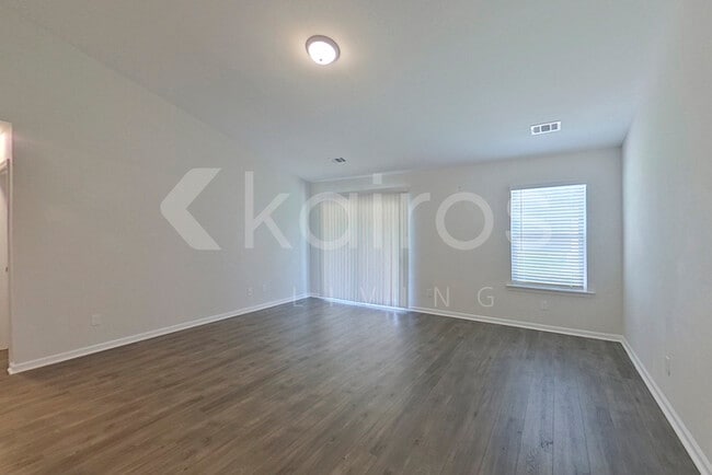 Photo - 113 Ebenezer Blf Wy