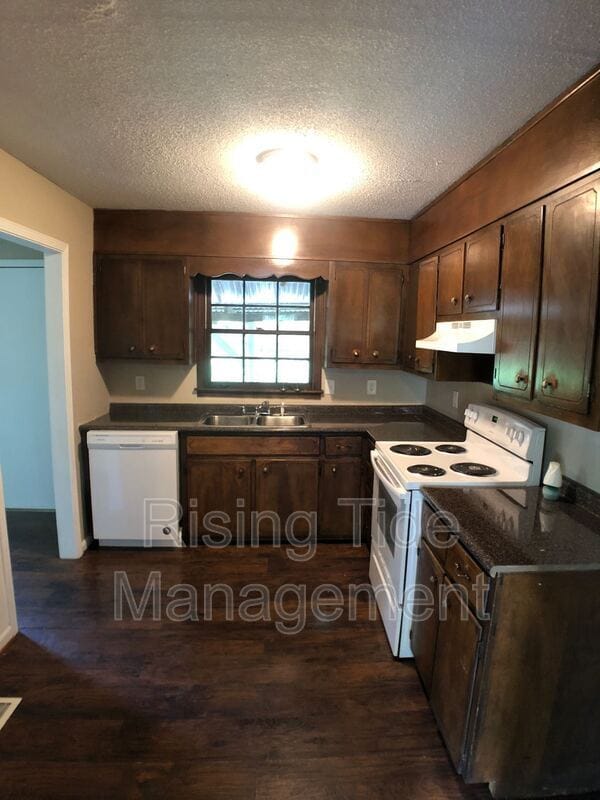 Photo - 1605 5th Pl NW