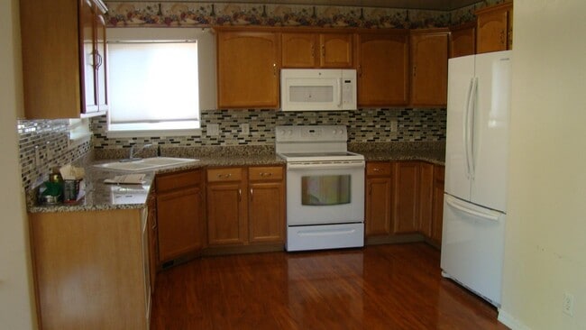 Photo - 1507 Anny Dr W