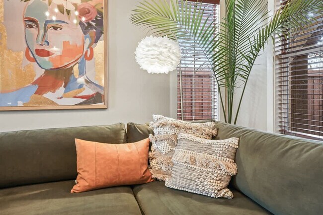 611 E San Pedro St Unit SI ID1250608P