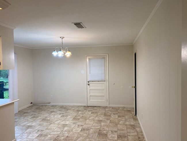 Photo - 3 Bedroom 1.5 Bath Home in Pineville, LA