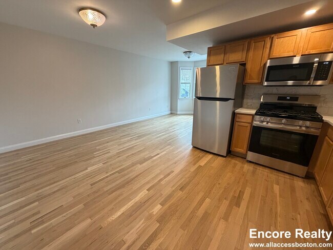 Photo - 393 W Broadway Unidad 3