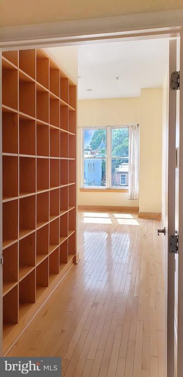 326 8th St NE Unit 302