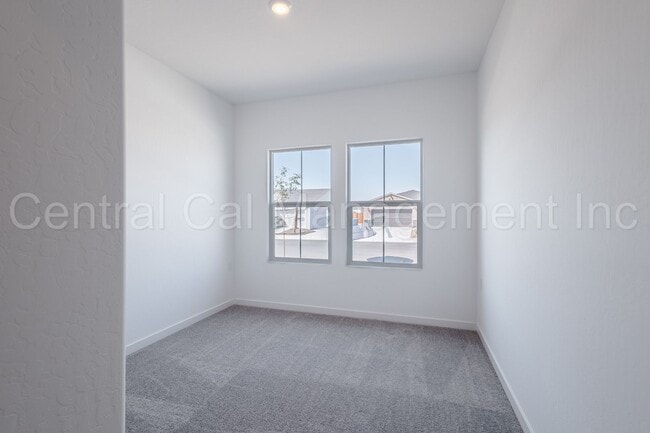 Photo - 4 Bedroom, 2 Bath Home with Solar in the S...