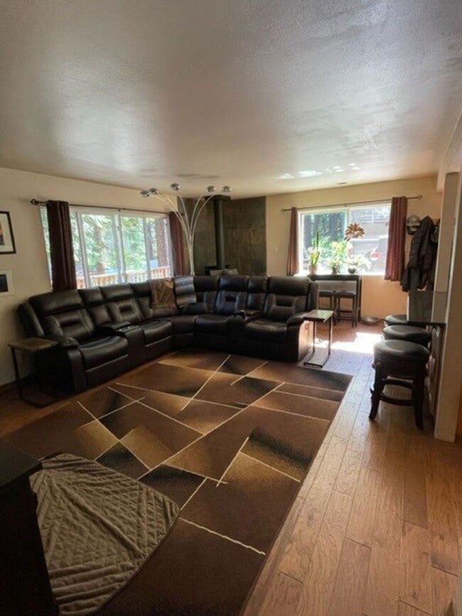 Photo - Charming pet friendly home available for a...