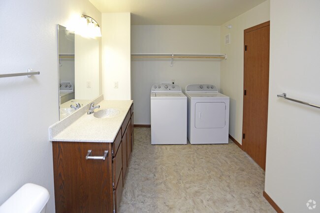 Bathroom/Laundry Area