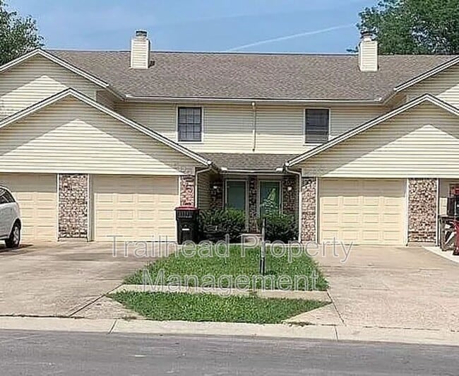 Building Photo - 505 NE Churchill St