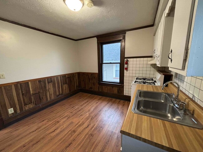 Photo - 703 Harrison Ave SW Unidad upstairs